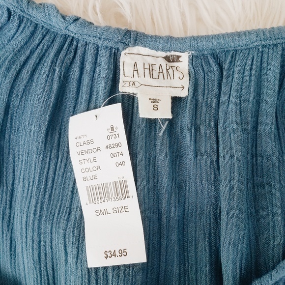 Embroidered Off the shoulder Crop Top - Picture 2 of 3